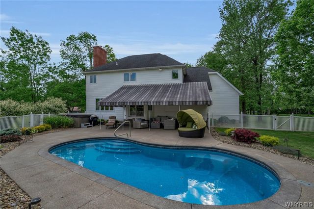 165 Schwartz Road, Lancaster, NY 14086