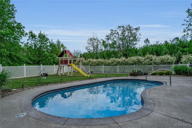 165 Schwartz Road, Lancaster, NY 14086