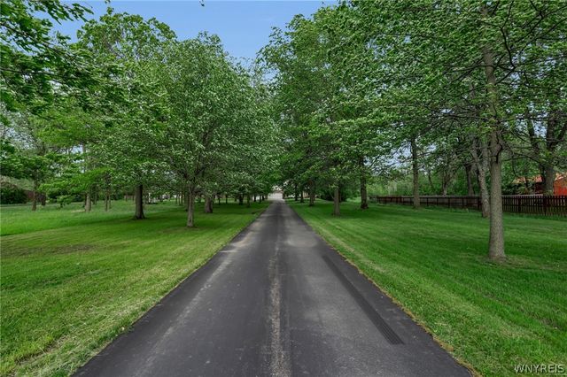 165 Schwartz Road, Lancaster, NY 14086