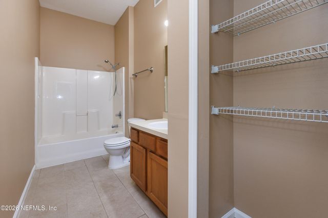 6070 MAGGIES Circle 105, Jacksonville, FL 32244