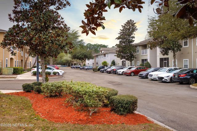 6070 MAGGIES Circle 105, Jacksonville, FL 32244