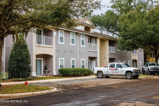 6070 MAGGIES Circle 105, Jacksonville, FL 32244