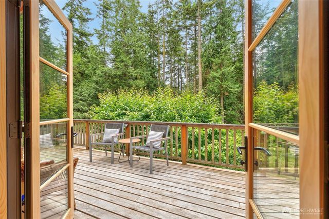 73 Middlepoint Road, Port Townsend, WA 98368