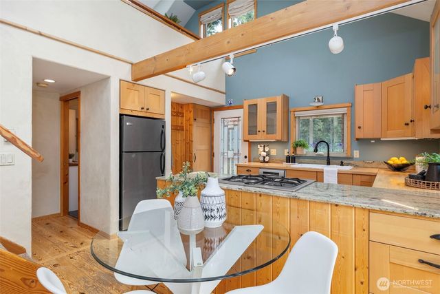 73 Middlepoint Road, Port Townsend, WA 98368
