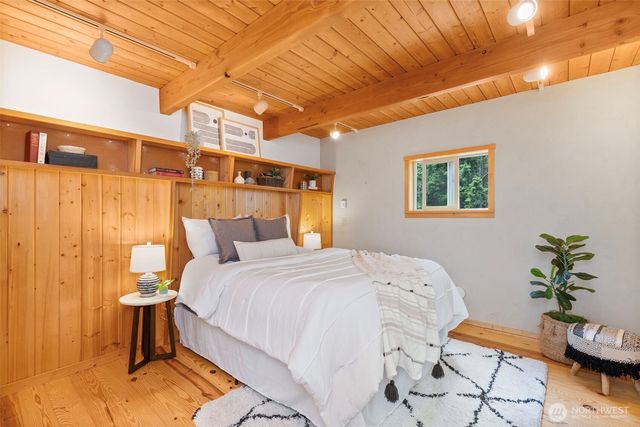 73 Middlepoint Road, Port Townsend, WA 98368