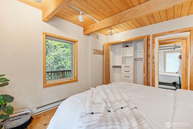 73 Middlepoint Road, Port Townsend, WA 98368