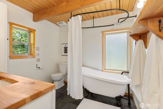 73 Middlepoint Road, Port Townsend, WA 98368