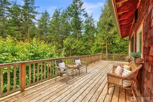73 Middlepoint Road, Port Townsend, WA 98368