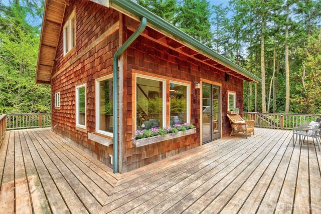 73 Middlepoint Road, Port Townsend, WA 98368