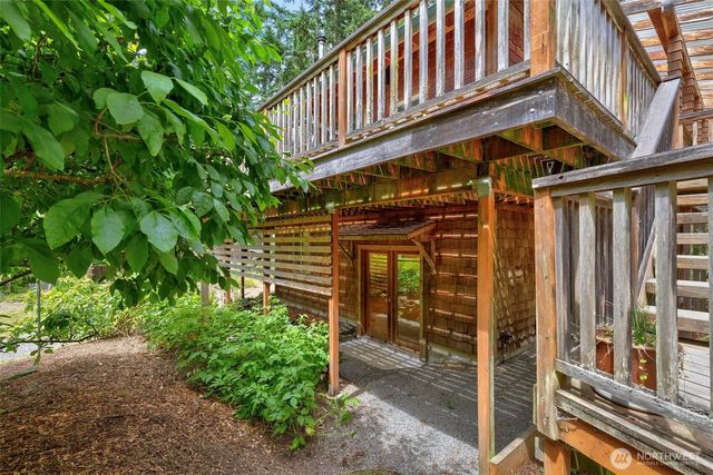 73 Middlepoint Road, Port Townsend, WA 98368