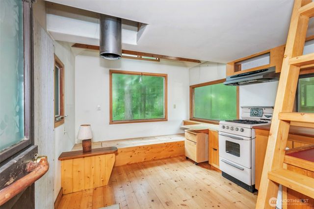 73 Middlepoint Road, Port Townsend, WA 98368
