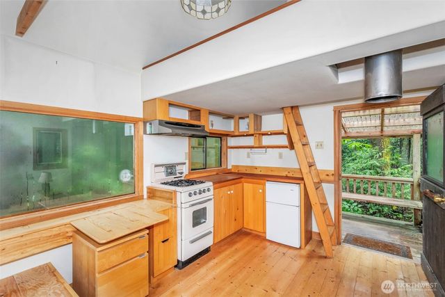 73 Middlepoint Road, Port Townsend, WA 98368