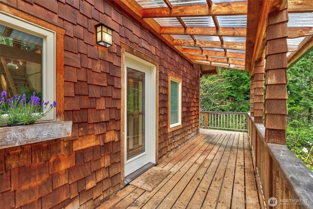 73 Middlepoint Road, Port Townsend, WA 98368