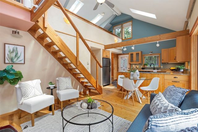 73 Middlepoint Road, Port Townsend, WA 98368