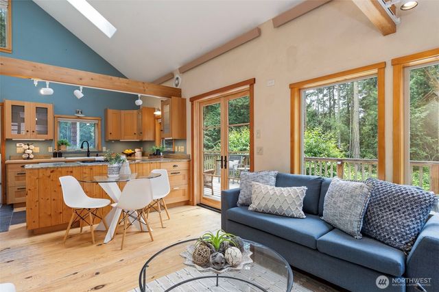 73 Middlepoint Road, Port Townsend, WA 98368