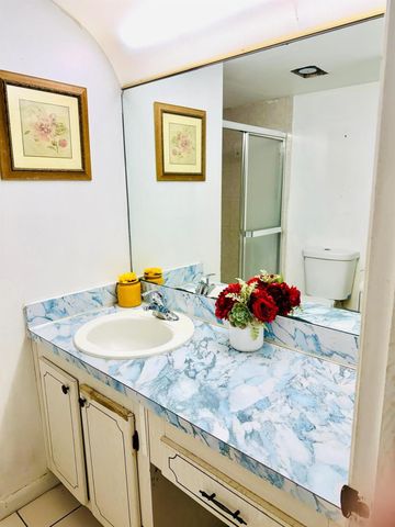 8460 Sunrise Lakes Boulevard, Sunrise, FL 33322