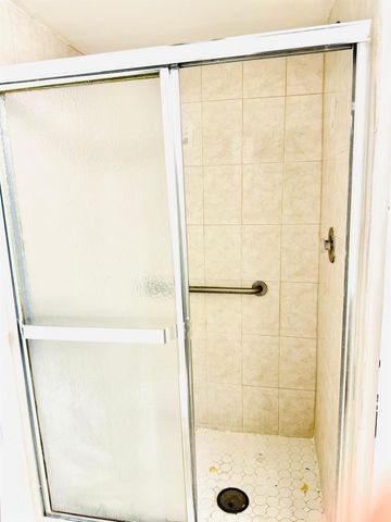 8460 Sunrise Lakes Boulevard, Sunrise, FL 33322