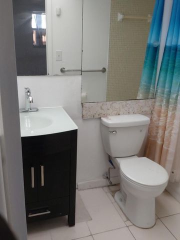 8460 Sunrise Lakes Boulevard, Sunrise, FL 33322