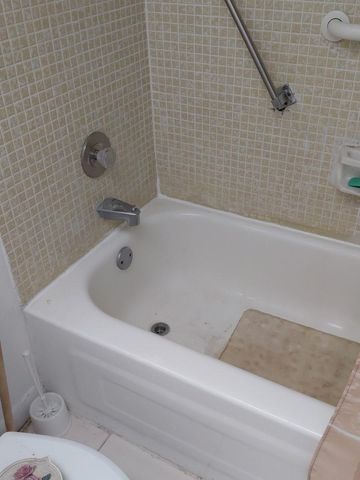 8460 Sunrise Lakes Boulevard, Sunrise, FL 33322