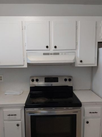 8460 Sunrise Lakes Boulevard, Sunrise, FL 33322