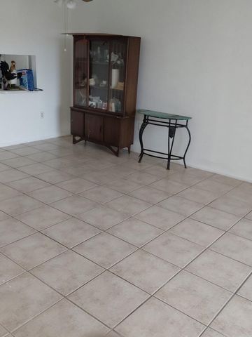 8460 Sunrise Lakes Boulevard, Sunrise, FL 33322