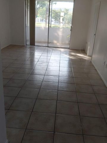 8460 Sunrise Lakes Boulevard, Sunrise, FL 33322