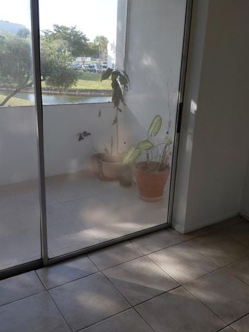 8460 Sunrise Lakes Boulevard, Sunrise, FL 33322