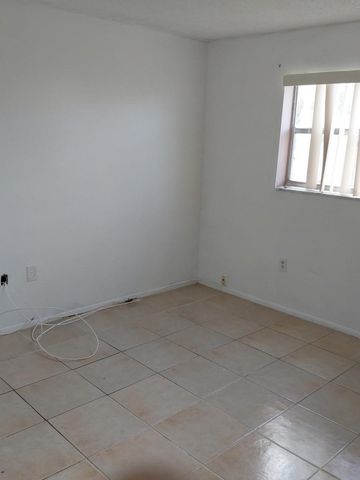 8460 Sunrise Lakes Boulevard, Sunrise, FL 33322