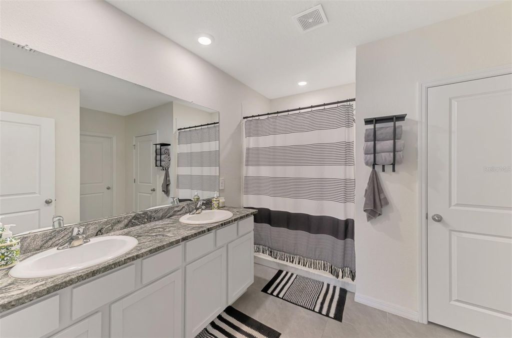 Image 31 of property listing at 17733 CANOPY PLACE, Bradenton, FL 34211