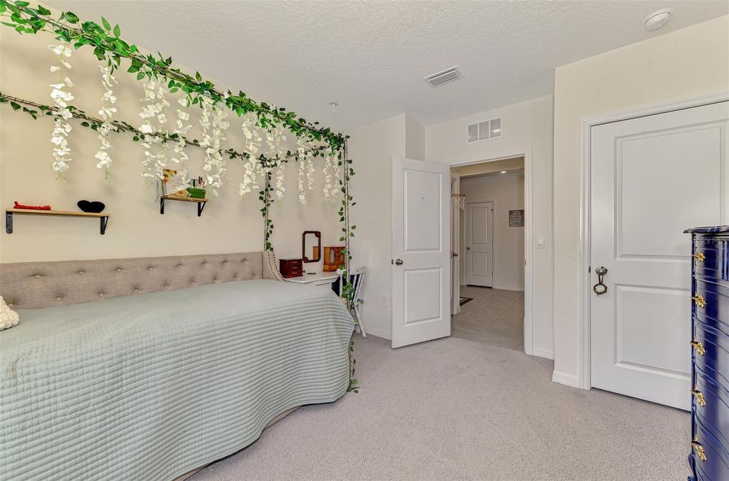 Image 34 of property listing at 17733 CANOPY PLACE, Bradenton, FL 34211
