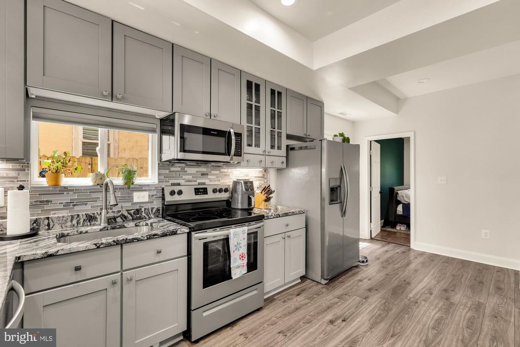 Image 11 of property listing at 1002 58TH AVE, Capitol Heights, MD 20743