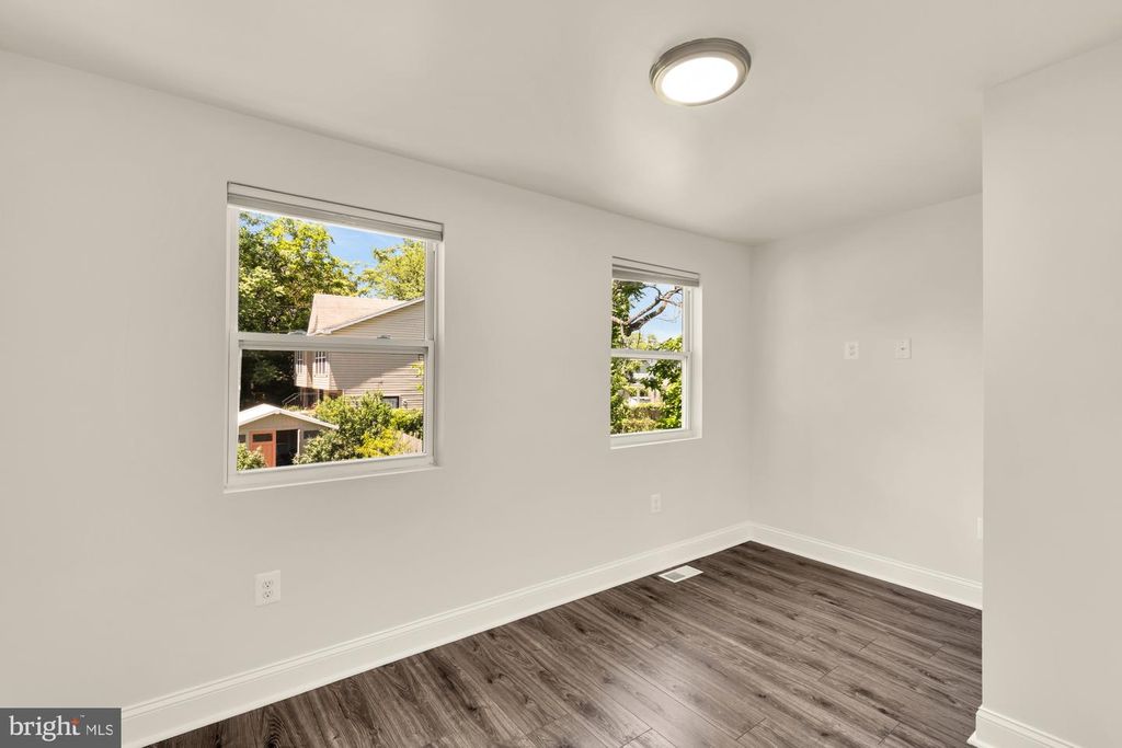 Image 23 of property listing at 1002 58TH AVE, Capitol Heights, MD 20743