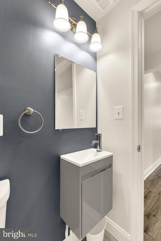 Image 33 of property listing at 1002 58TH AVE, Capitol Heights, MD 20743