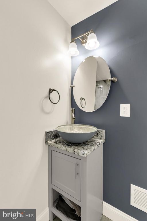 Image 38 of property listing at 1002 58TH AVE, Capitol Heights, MD 20743