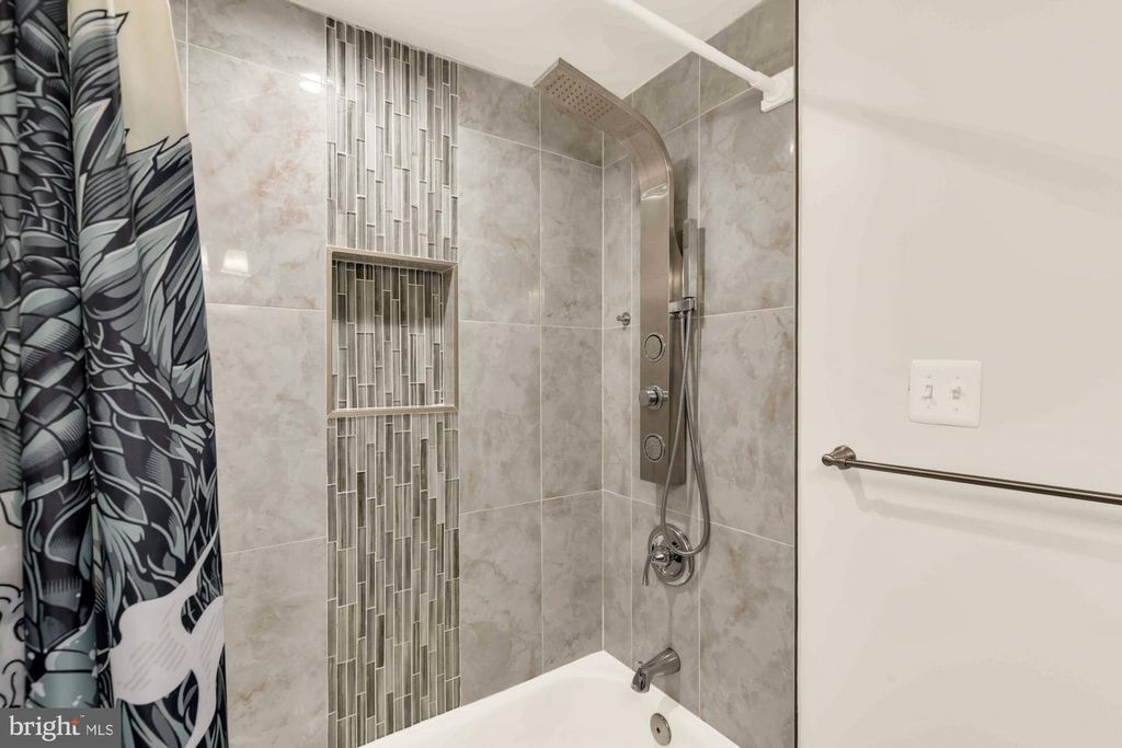 Image 39 of property listing at 1002 58TH AVE, Capitol Heights, MD 20743