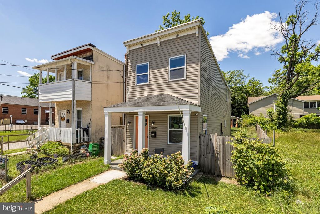Image 42 of property listing at 1002 58TH AVE, Capitol Heights, MD 20743