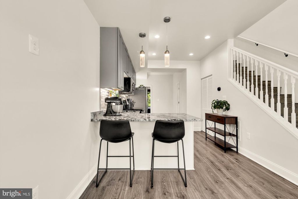 Image 9 of property listing at 1002 58TH AVE, Capitol Heights, MD 20743