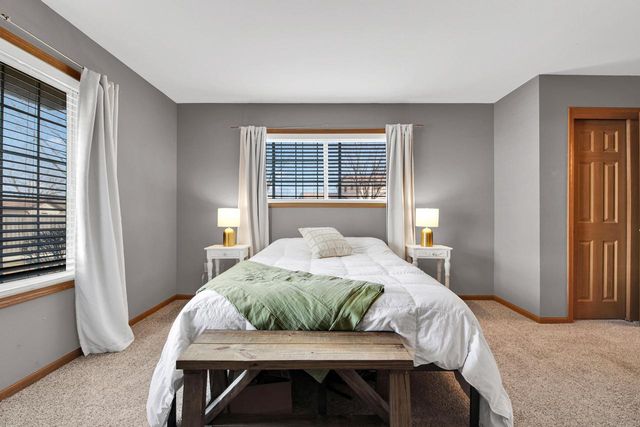 6940 S Rolling Meadows COURT, Oak Creek, WI 53154