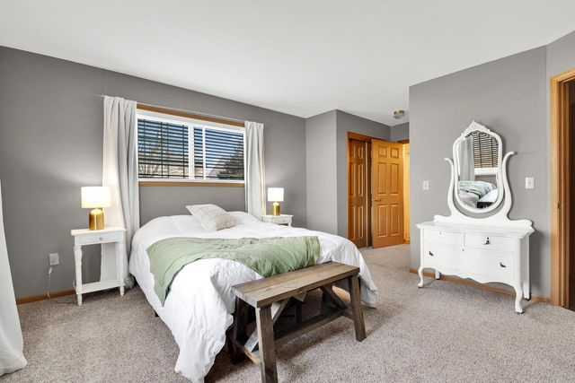 6940 S Rolling Meadows COURT, Oak Creek, WI 53154