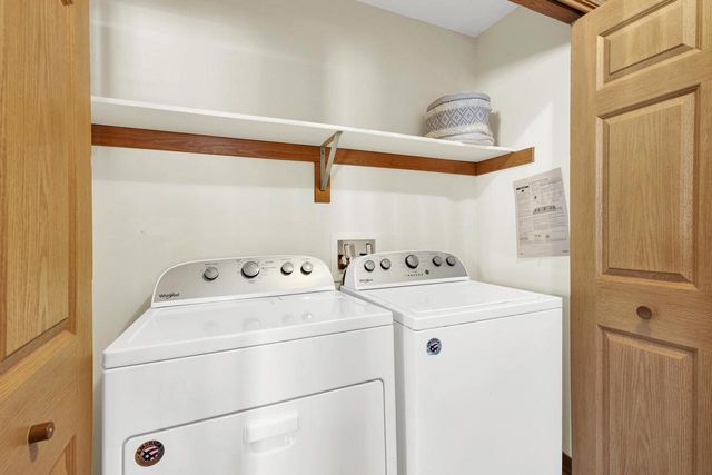 6940 S Rolling Meadows COURT, Oak Creek, WI 53154