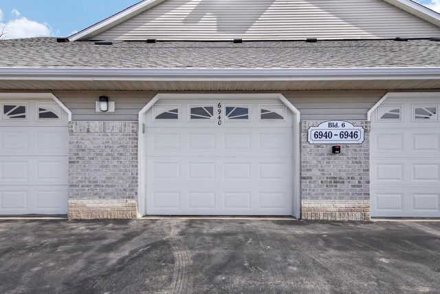 6940 S Rolling Meadows COURT, Oak Creek, WI 53154