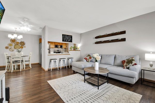 6940 S Rolling Meadows COURT, Oak Creek, WI 53154