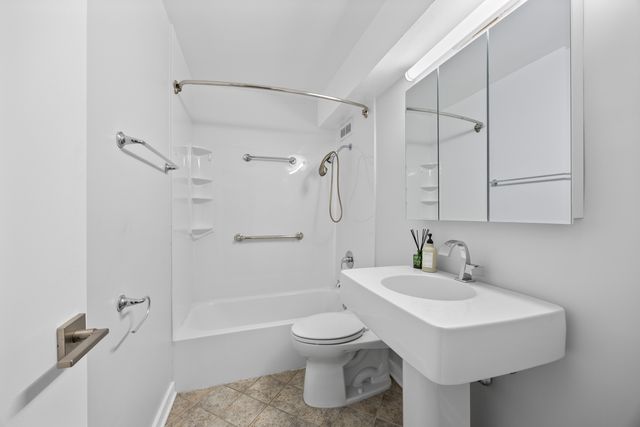 3430 N Lake Shore Drive 15L, Chicago, IL 60657