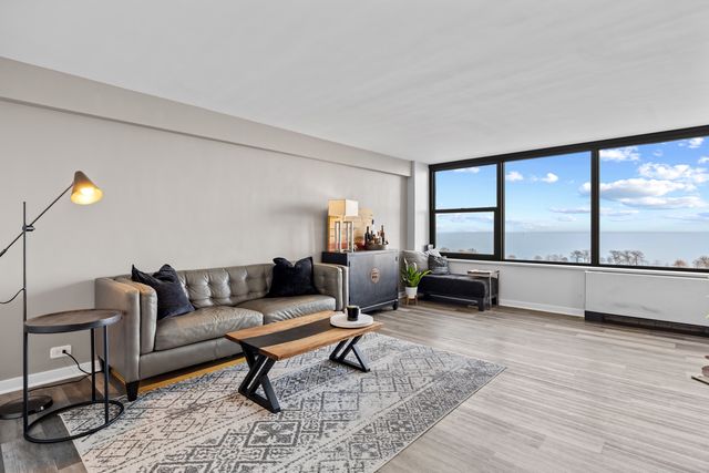 3430 N Lake Shore Drive 15L, Chicago, IL 60657