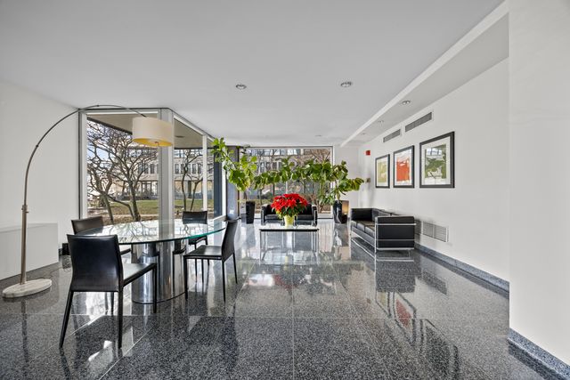 3430 N Lake Shore Drive 15L, Chicago, IL 60657