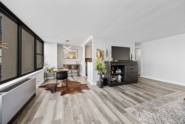 3430 N Lake Shore Drive 15L, Chicago, IL 60657