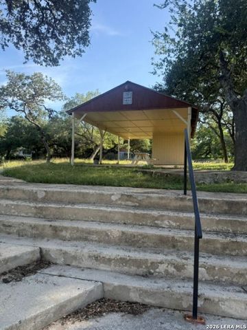 691 Flintstone Dr, Canyon Lake, TX 78133