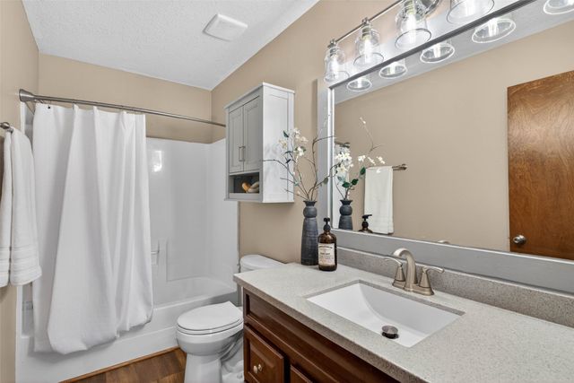 1618 5th Avenue SW, Altoona, IA 50009