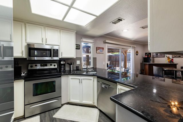 1358 Ridgerun Dr, Roseville, CA 95747