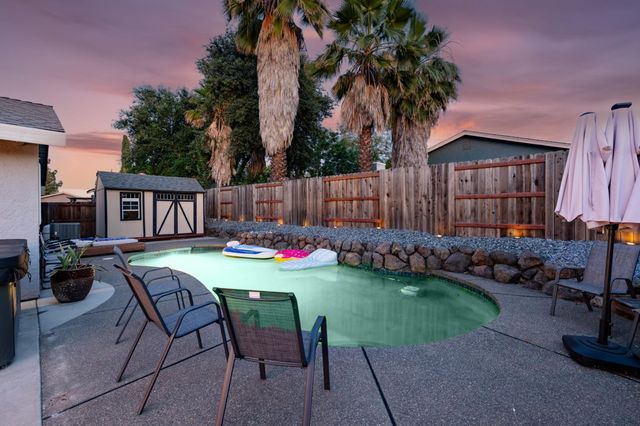 1358 Ridgerun Dr, Roseville, CA 95747
